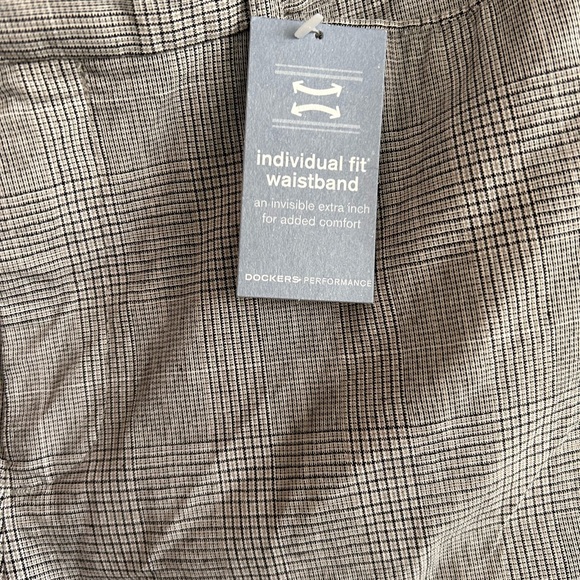 Woman’s Dockers Capri - Picture 4 of 5